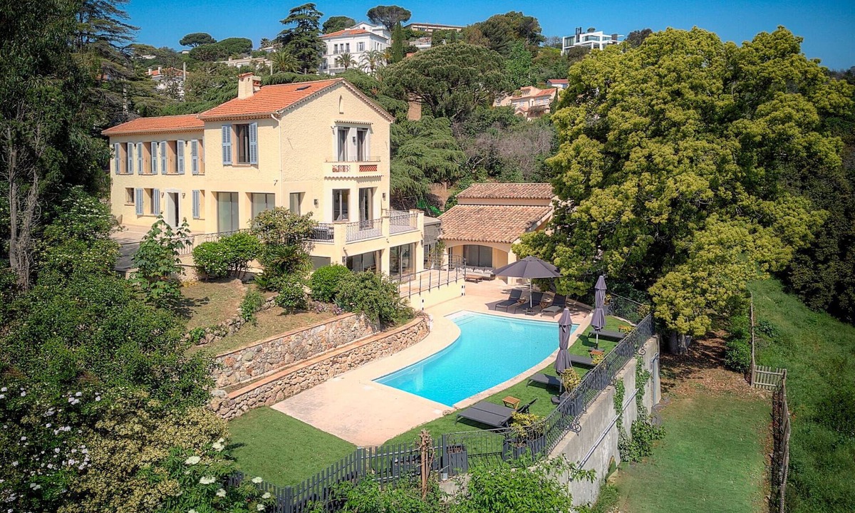 La Croix des Gardes Villa | FRGK Villa Mathis Cannes - Luxury, Ocean View & Pool