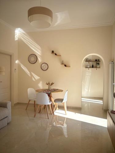 Aurelio Apartment | Golden Hour Home