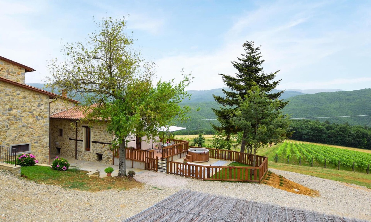 Bibbiena House | Gorgeous home in Bibbiena with WiFi