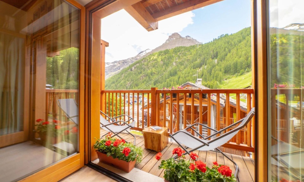Tschaval Apartment | Gressoney La Trinitè Bilo with View and 4pax AMLodge