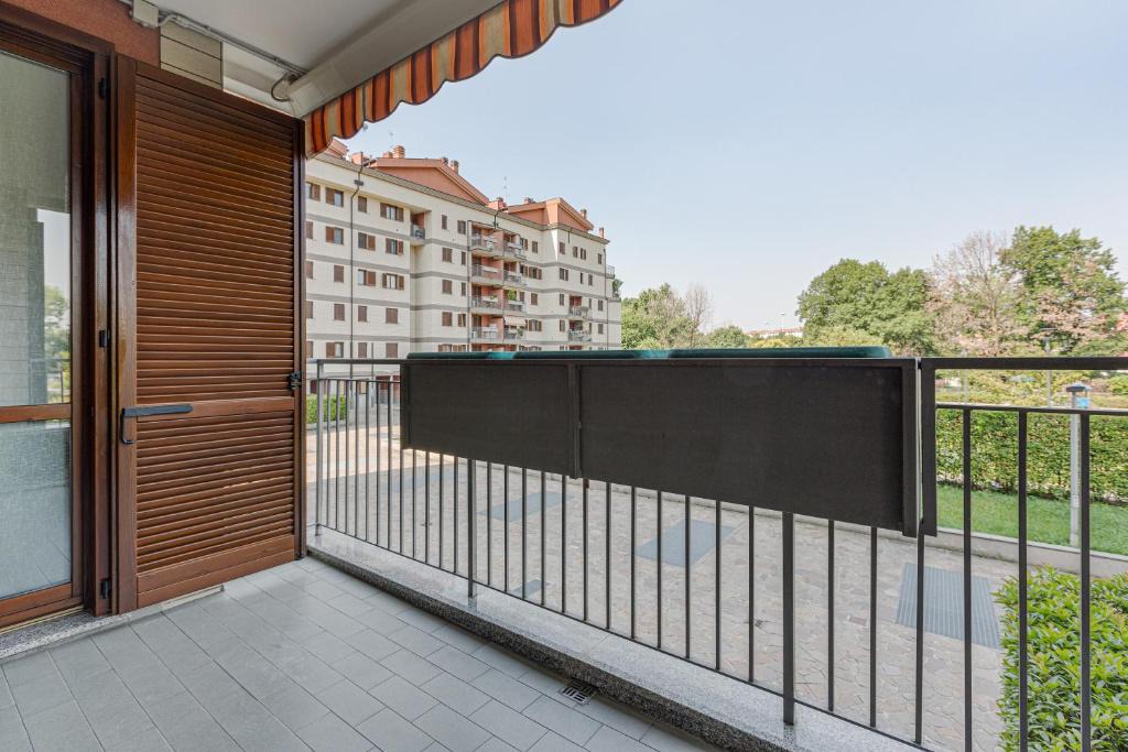 Bruzzano Apartment | GuestHost - Apartment with Balcony nearby M3 Subway Yellow Line