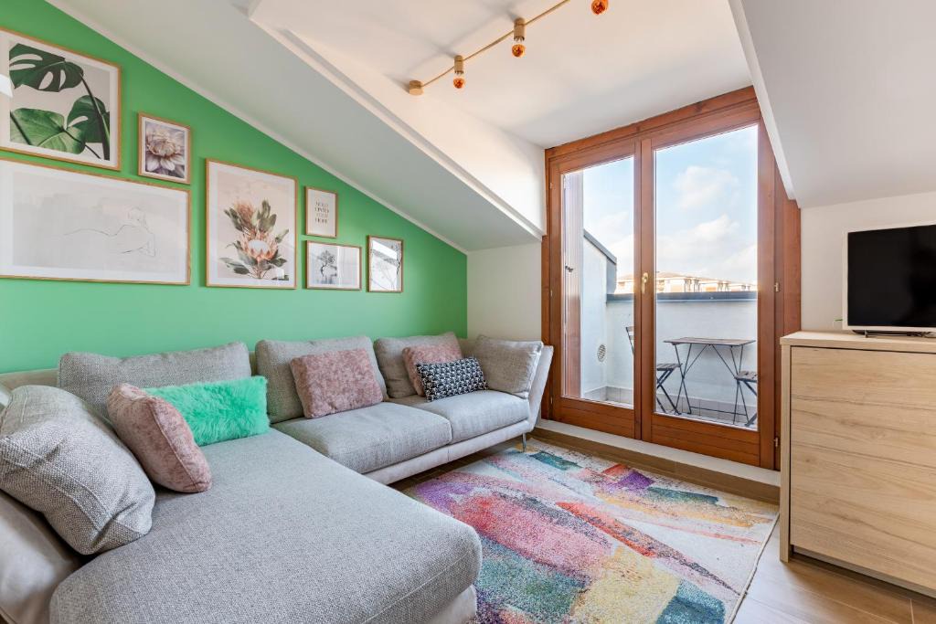Bruzzano Apartment | GuestHost - Cozy Studio With Parking 5 min walk from the bus stop