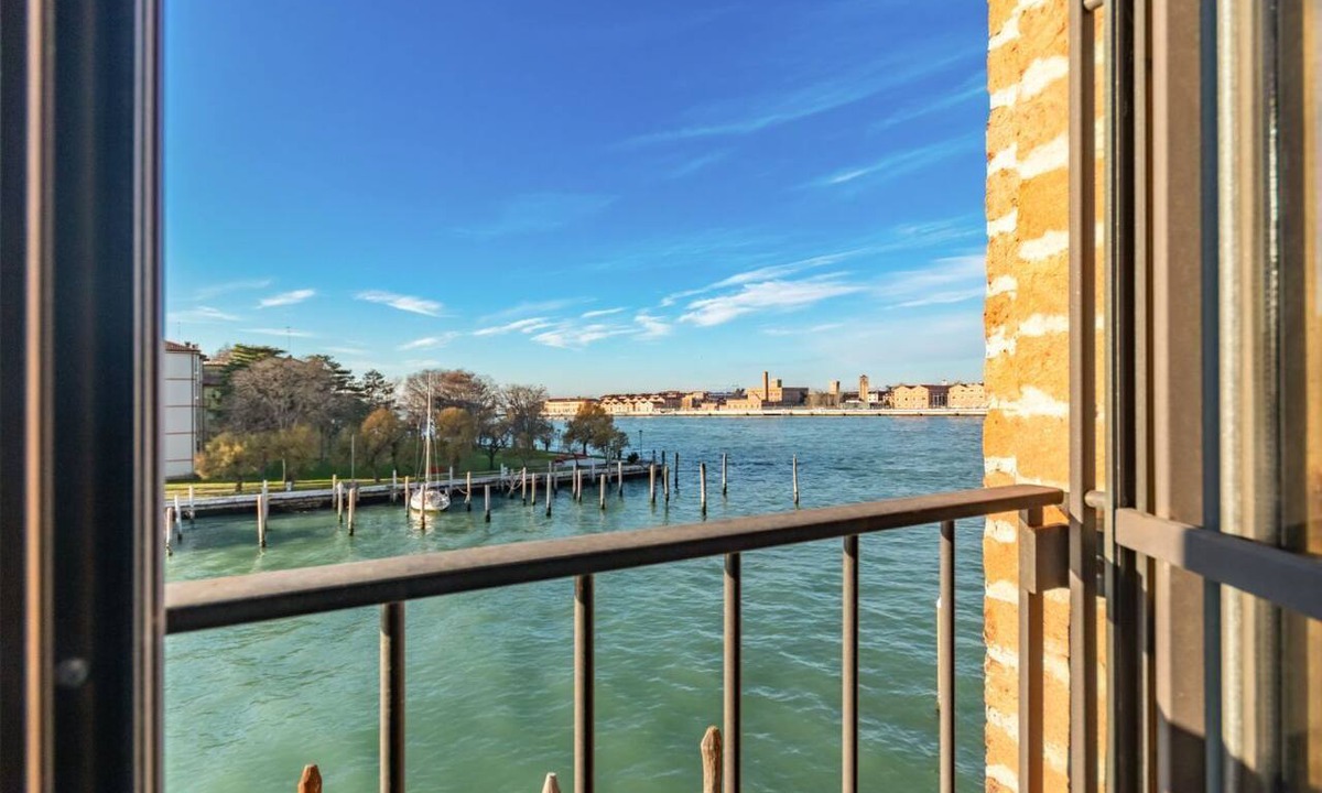 Molina Apartment | GuestHost - Giudecca Elegant APT with Stunning Lagoon View!