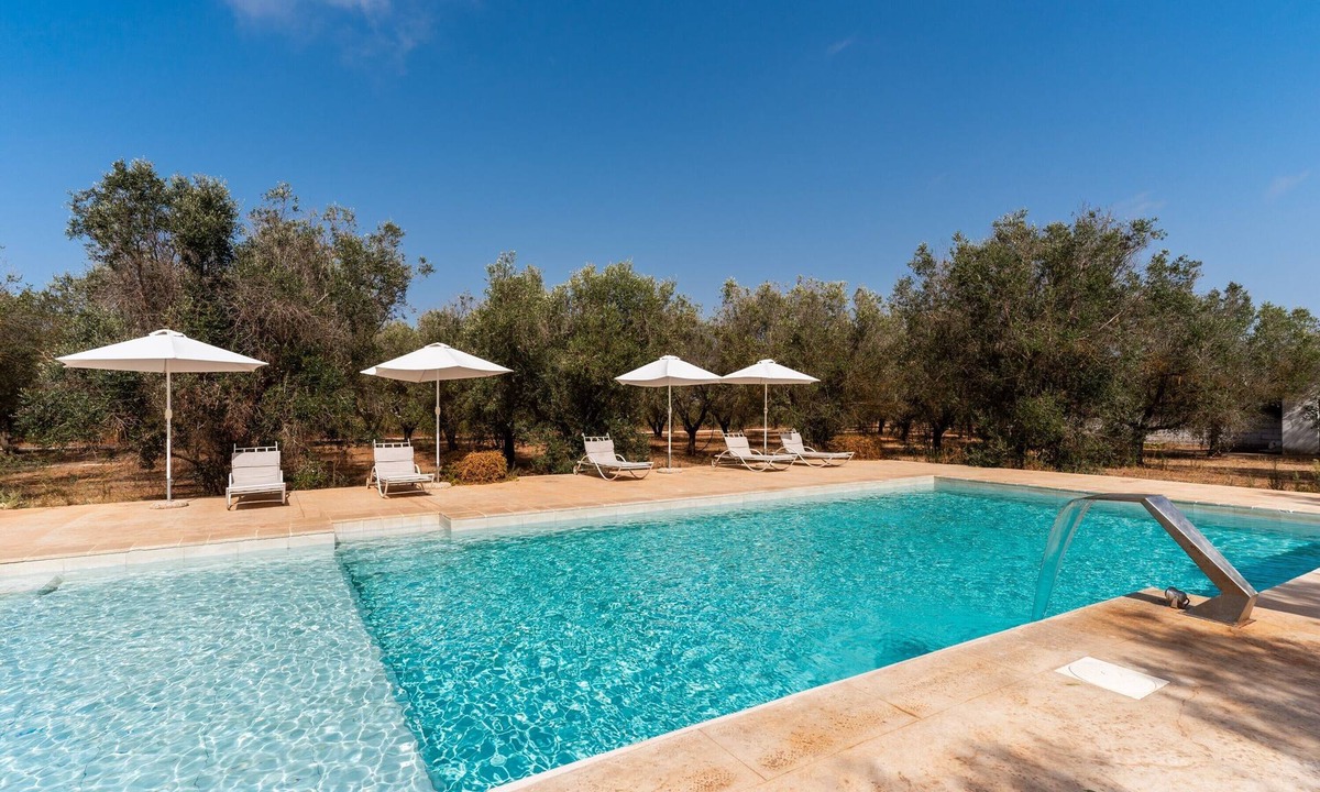 Ugento Apartment | Holiday Apartment "Domus Mea Salento Arazzo Giallo" with Shared Pool, Shared Terrace & Wi-Fi