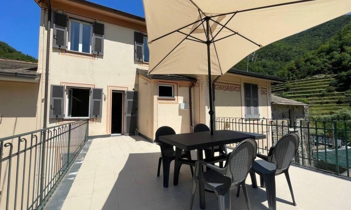 Lorsica Apartment | Holiday flat 'Il Bosco' with terrace