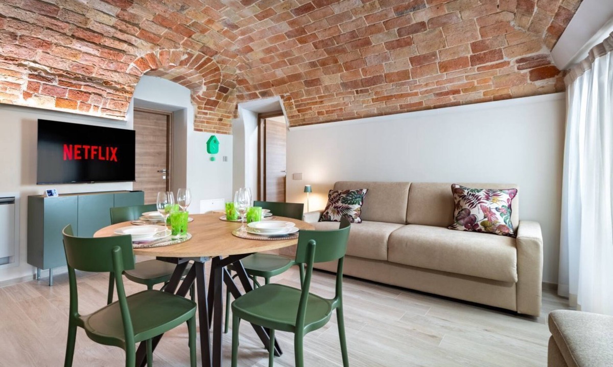 Alba Apartment | Hostdomus - The Tower