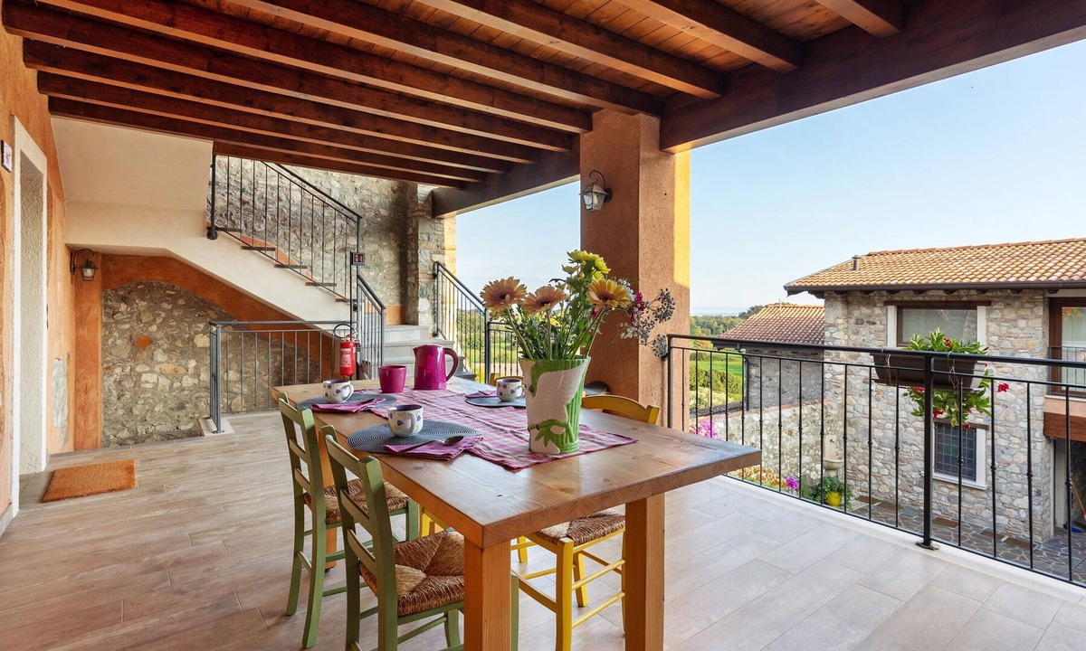 Polpenazze del Garda Apartment | Il Borgo Apartments Lavanda: Lake View, Wi-Fi & Air Conditioning
