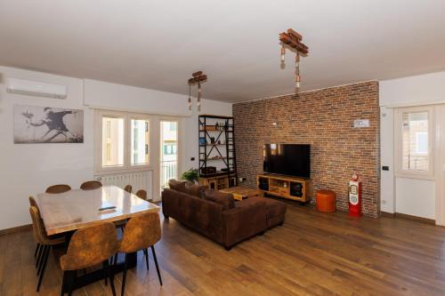 Quartiere XXIII Alessandrino Apartment | Industrial Loft in Rome - Metro C to Colosseum