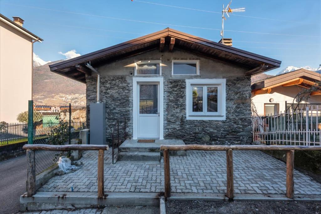 Caiolo Apartment | L' Abbraccio