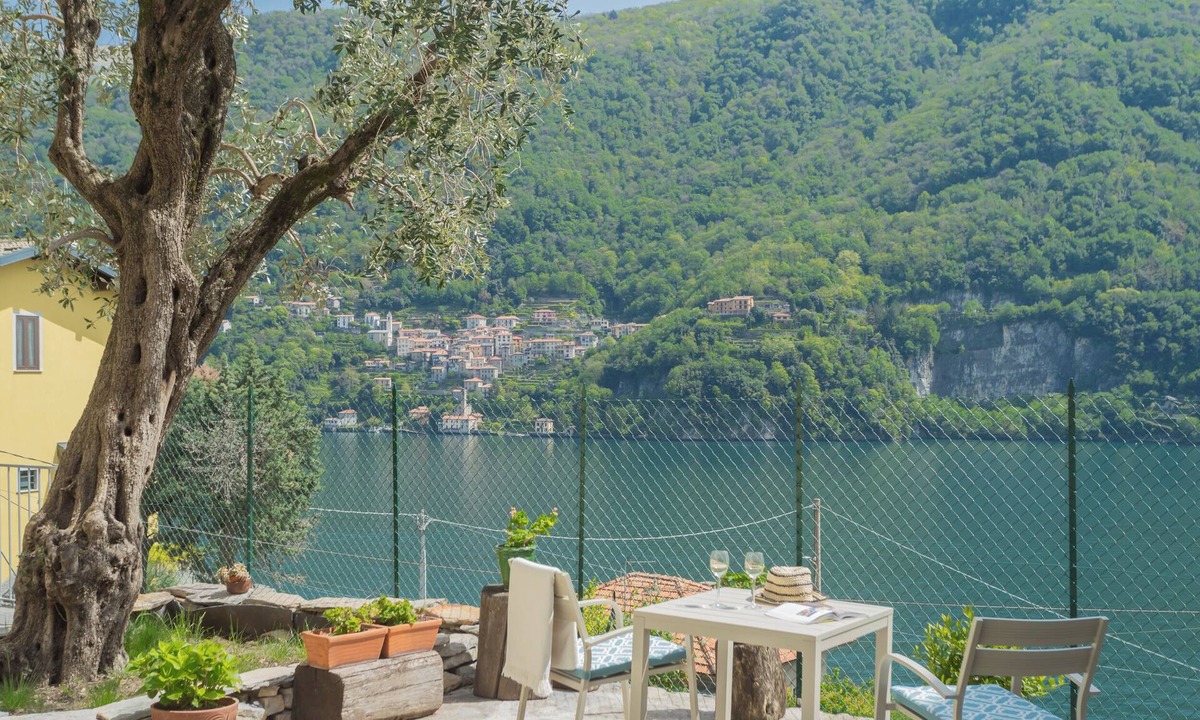 Laglio Apartment | La Quiete With Private Garden by Rent all Como