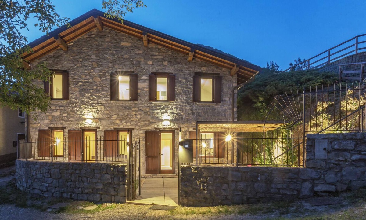 Castiglione d'Intelvi House | Lake Como - Villa with whirlpool between luxury and nature.
