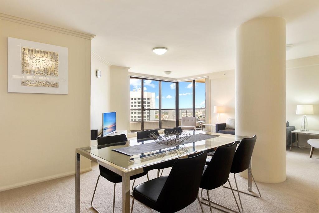St. Leonards Apartment | Large elevated apartment St Leonards