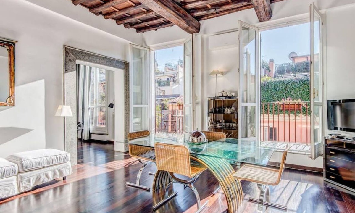 Rione III Colonna Apartment | Luxury Spanish Steps Terrace