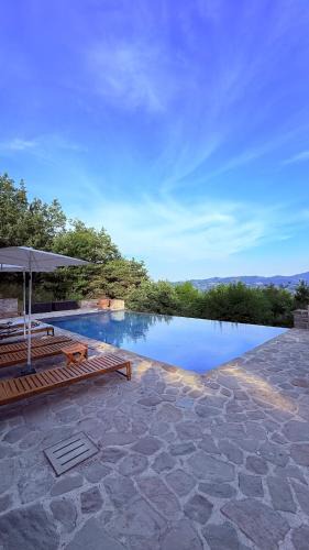 Castino Villa | Luxury villa with infinity pool & vineyard views