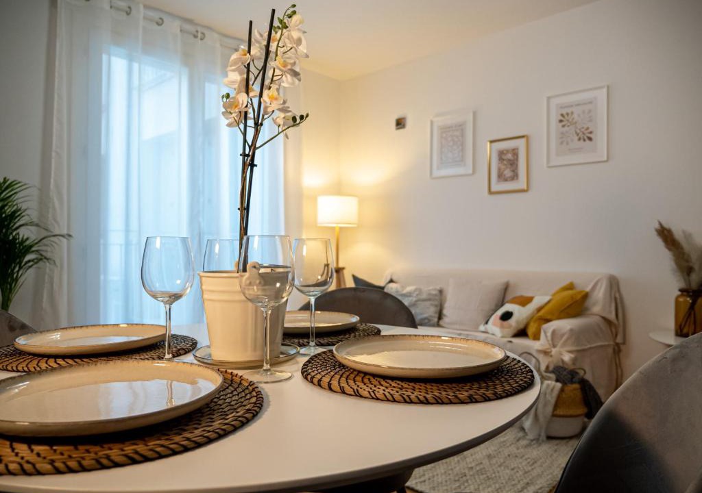 Old Town Apartment | Maison Blanche: appartamento elegante con parcheggio privato