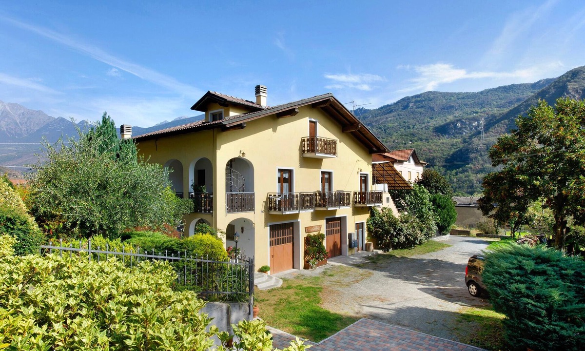 Issogne Apartment | Maison Lorent Apartment with Mountain View, Balcony and Wi-Fi