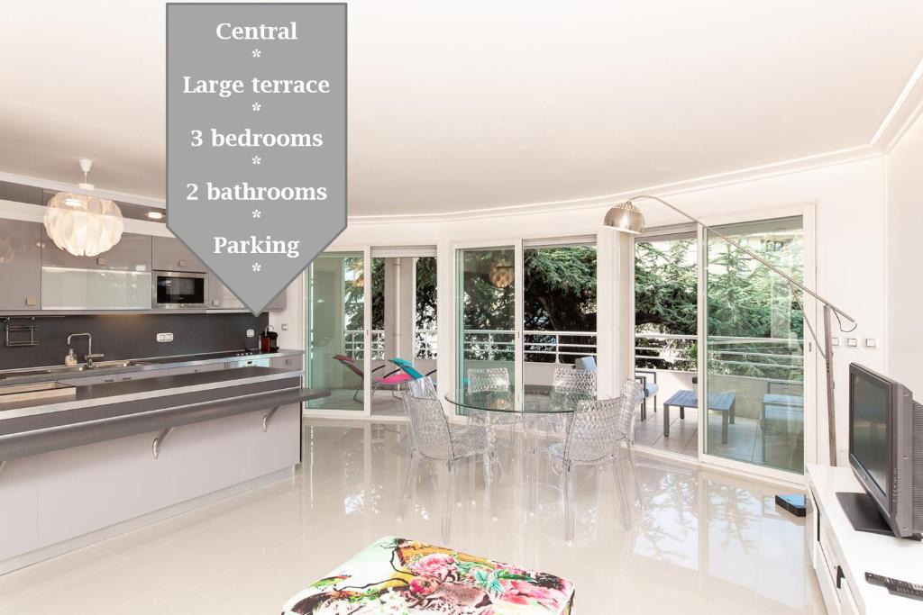 California - Pezou Apartment | MARTINEZ HOTEL AREA: Modern 3 bedrooms w/terrace