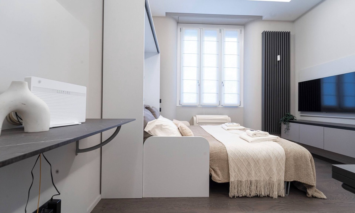 Centro Direzionale Apartment | Modern Studio in Milan Downtown AC, WiFi, Subway M2, steps from Central Station