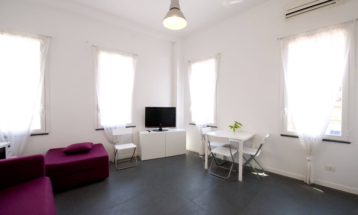Quartieri Spagnoli Apartment | Nardones Studio Apartment by Wonderful Italy