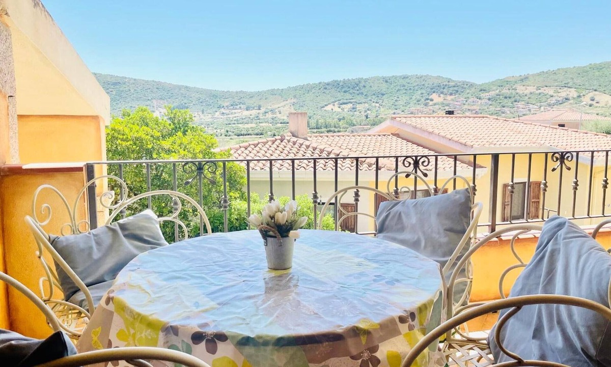 Limpiddu Apartment | New Orange Studio Apartment in Limpiddu, Budoni – Pool, Terrace, Wi-Fi