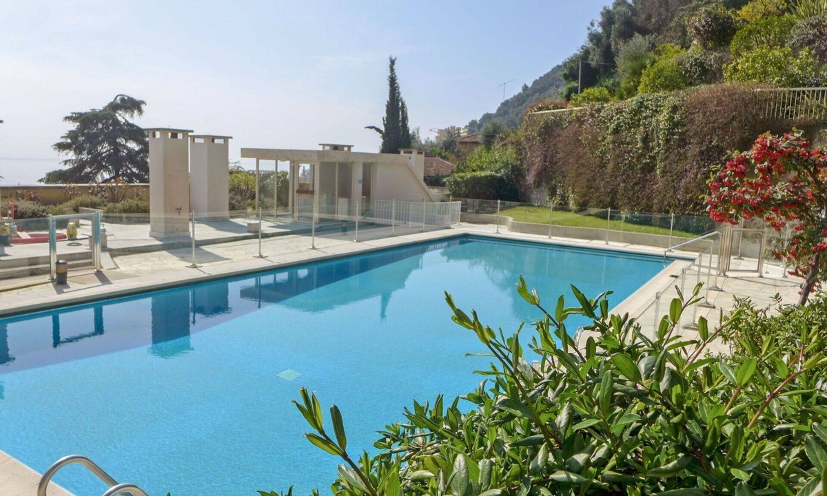 Menton Apartment | Nice apartment for 4 people with WIFI, pool, TV and terrace