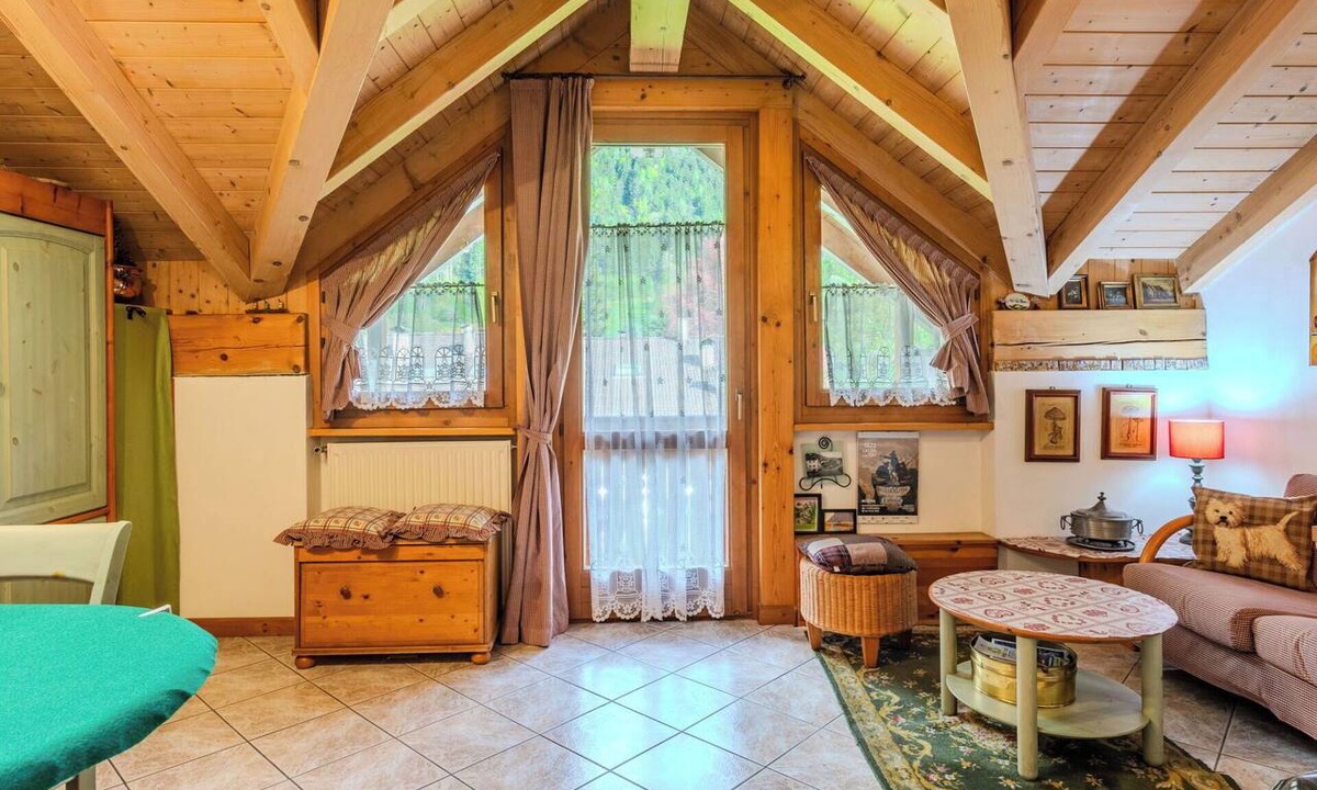 Ragoli Apartment | Nice apartment for 5 people with TV, balcony and panoramic view