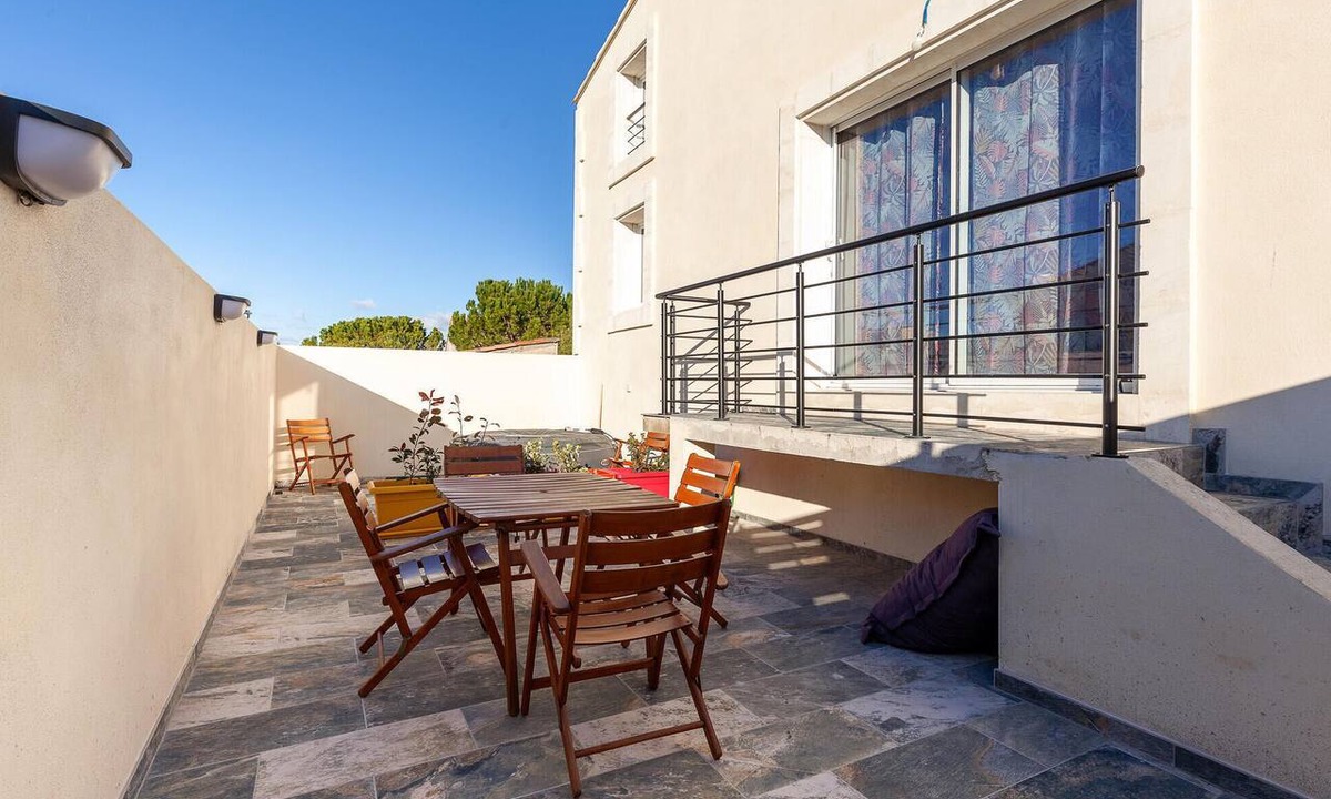 Eyragues Apartment | Nice apartment in Eyragues with WiFi