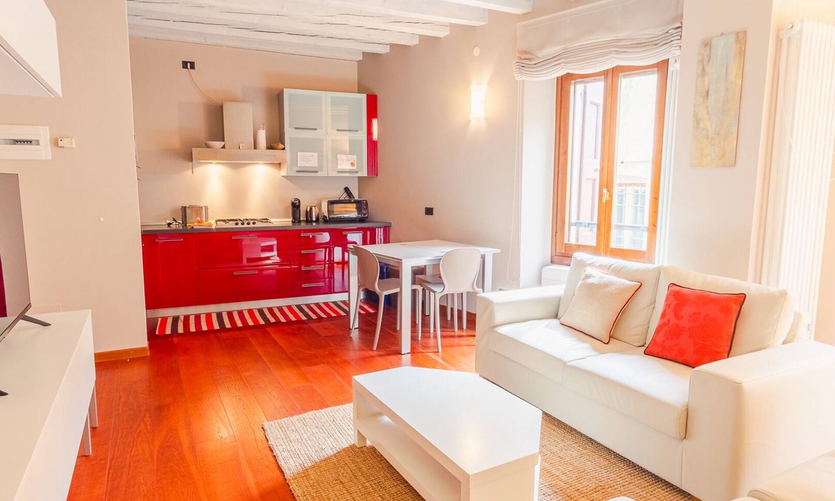 Desenzano del Garda City Centre Apartment | Old Town Alley - Two Bedroom Apartment, Sleeps 4