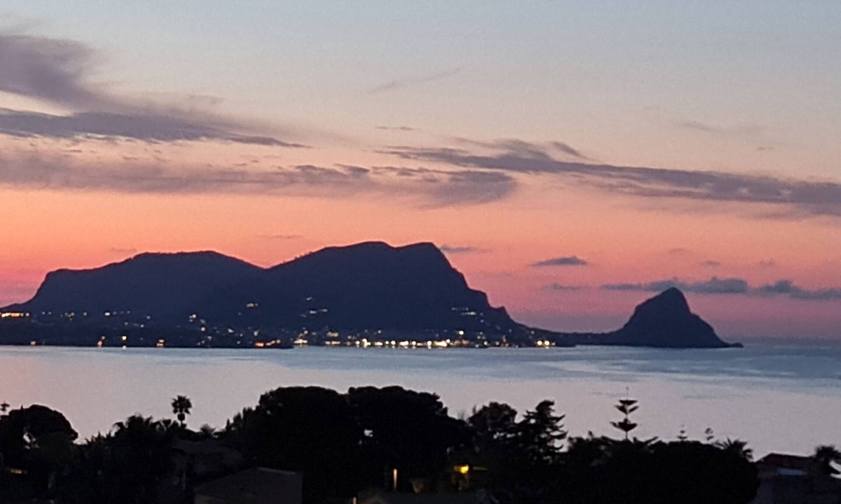 Mandra Capreria Villa | Panoramic Villa Near The Sea