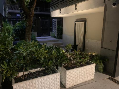 Rozzano Apartment | Papero rosso