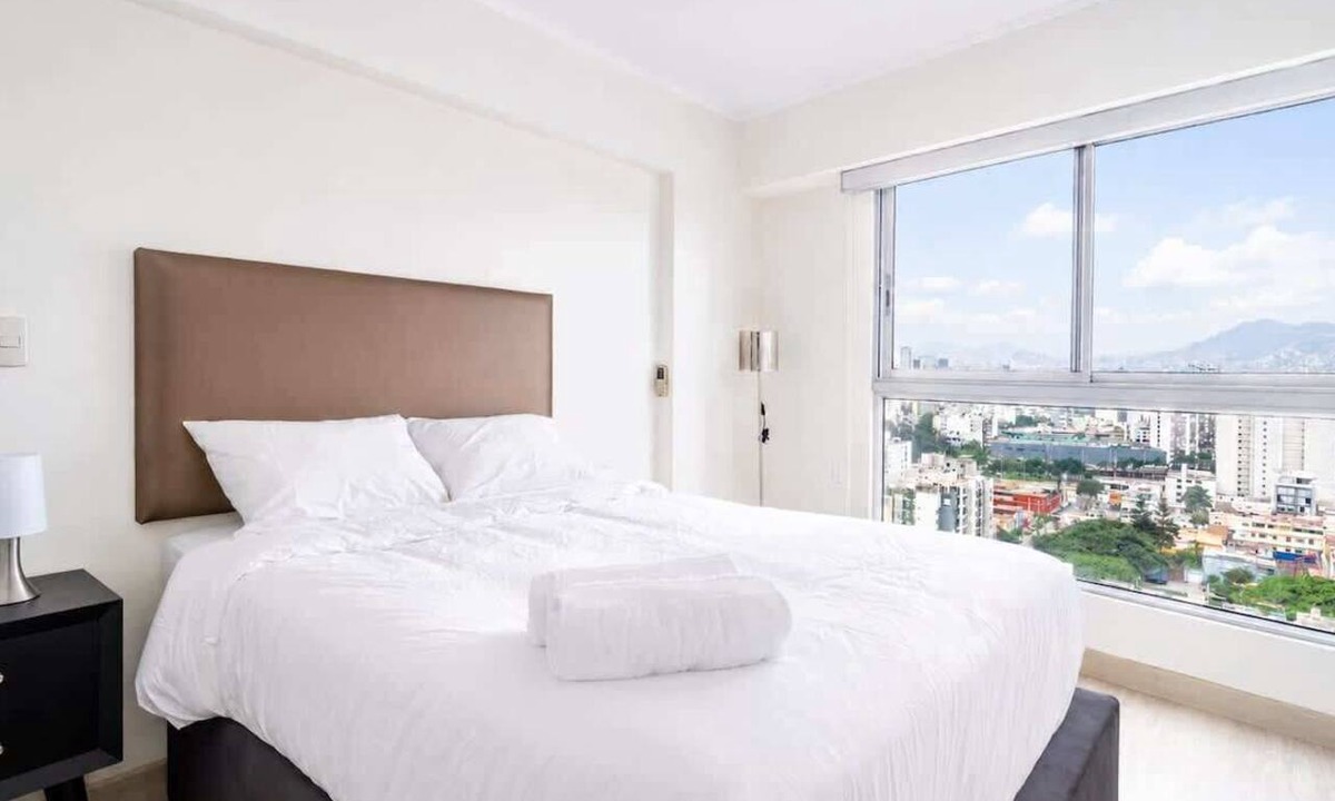 Barranco Apartment | Penthouse Duplex City Views Pool, Gym King Bed