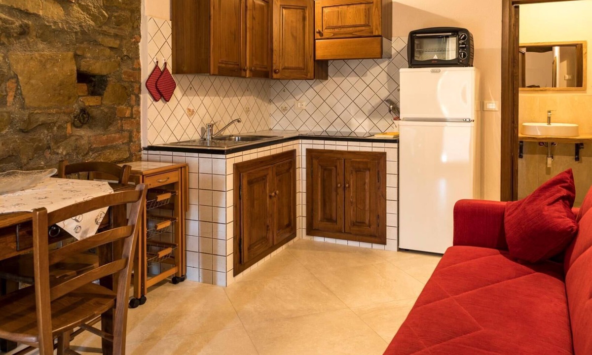 Le Piazze House | Pietre flat with double bedroom and living room with sofa bed