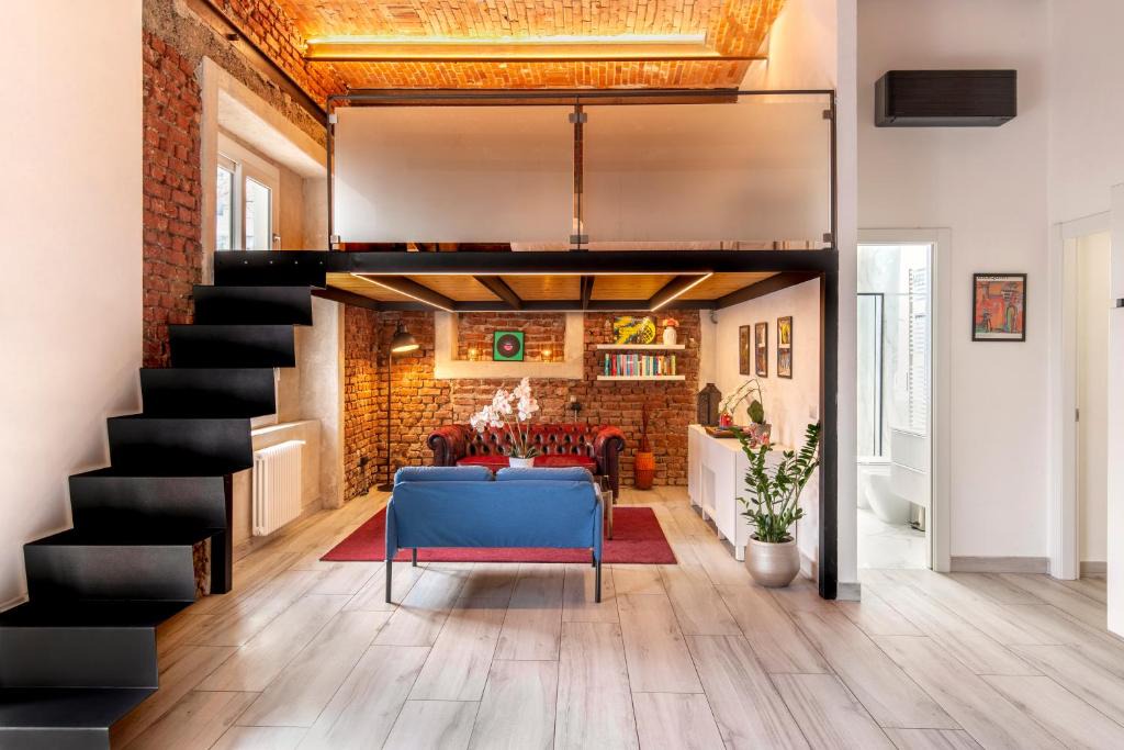 Busto Arsizio Apartment | Pop Art Loft con Giardino Privato