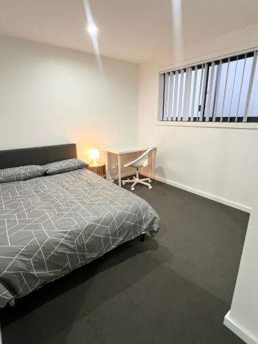 Guildford West House | Queen Room in Modern, Guildford House - OR7