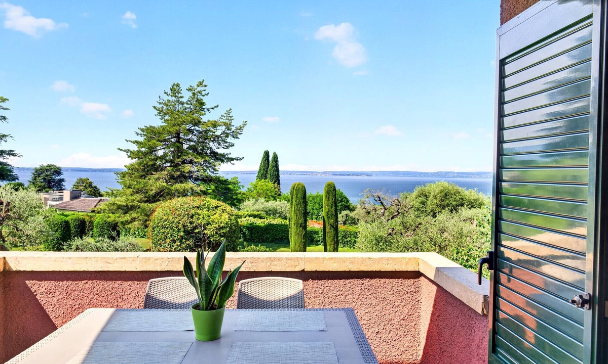 Cisano Apartment | Regarda -Blue View 1 apartment with lake view, 1 bedroom, pool