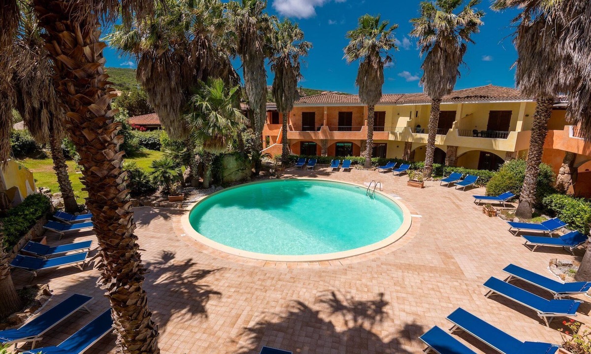 Palau Apartment | Residence with shared pool in Palau