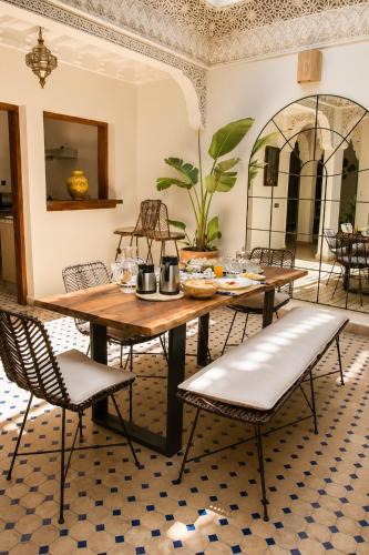 Bab Taghzout House | Riad Sabria