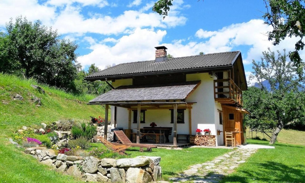 Mezzano House | Romantisches Chalet in den Wiesen der Dolomiten by Interhome