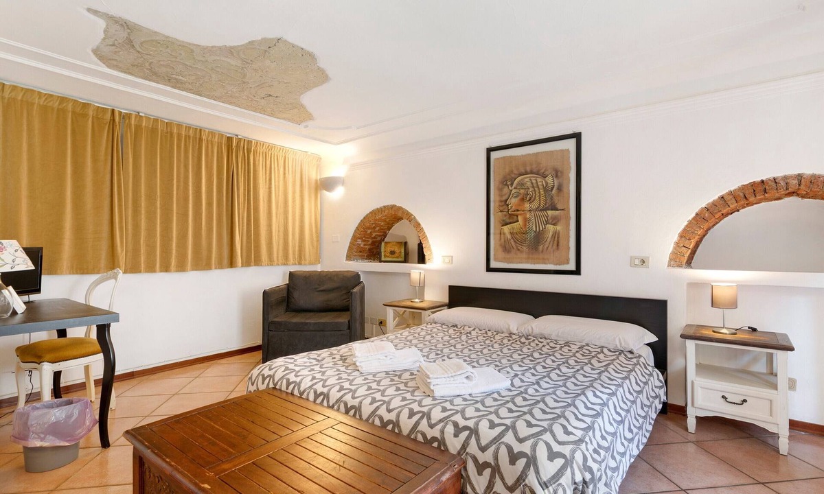 Como Apartment | Room 3 with Wi-Fi in Como