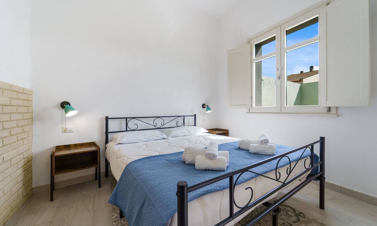 Assemini Apartment | Room 6 – Double Room with Garden View