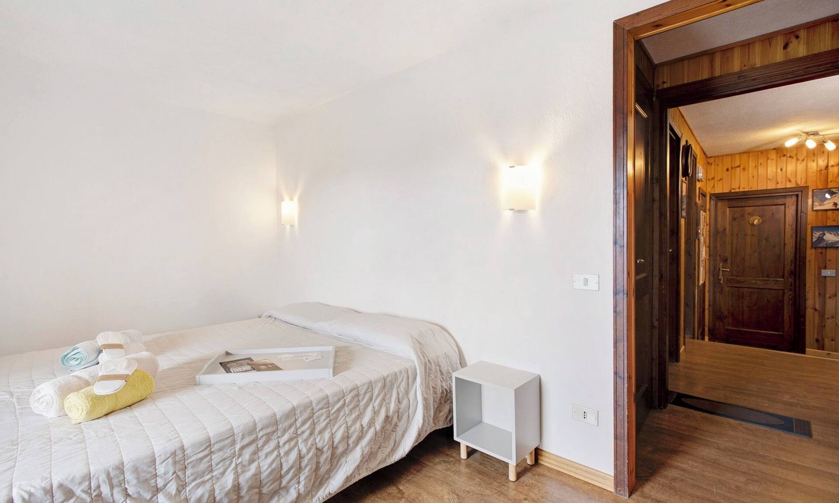 Saint-Pierre Apartment | Room 'Grolla' with Shared Terrace, Shared Garden and Wi-Fi