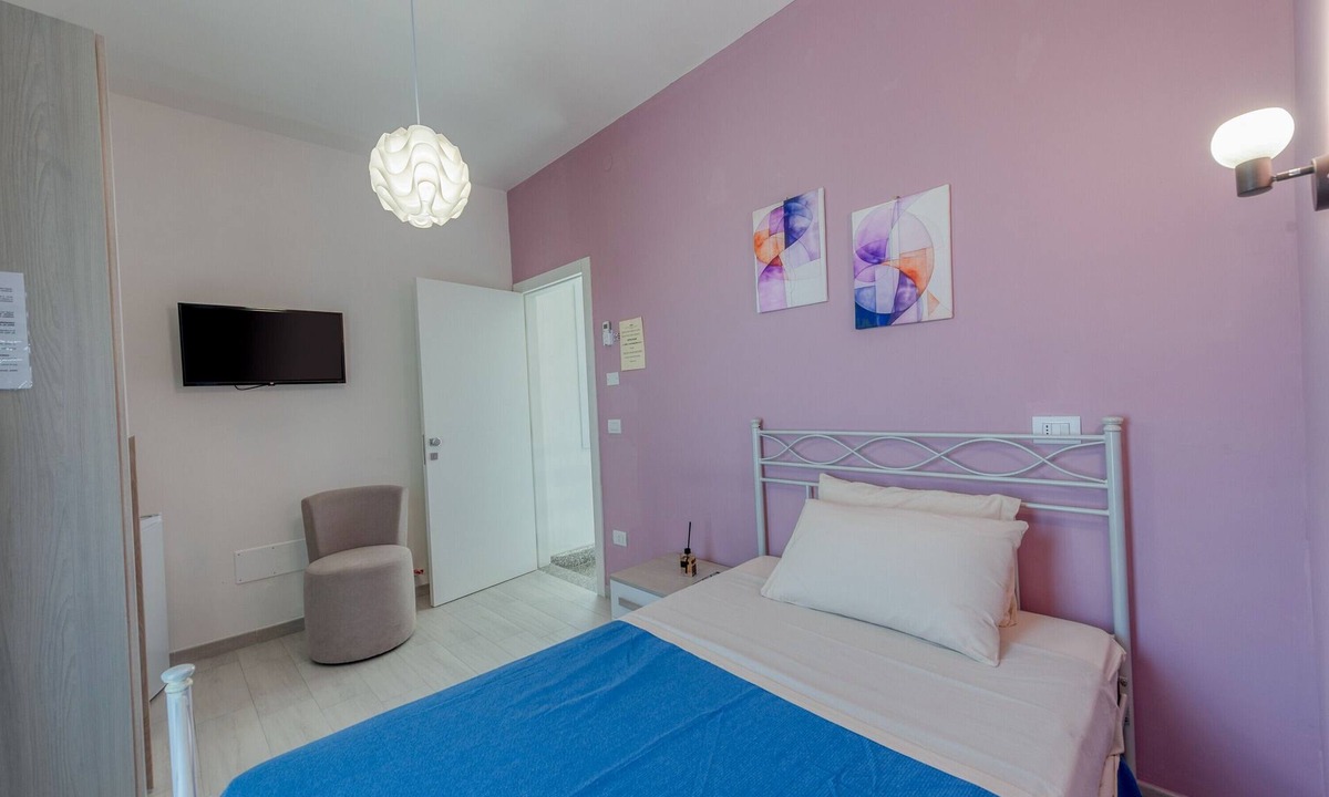 Squinzano Apartment | Room 'Lazzarella' with Shared Terrace, Wi-Fi and Air Conditioning
