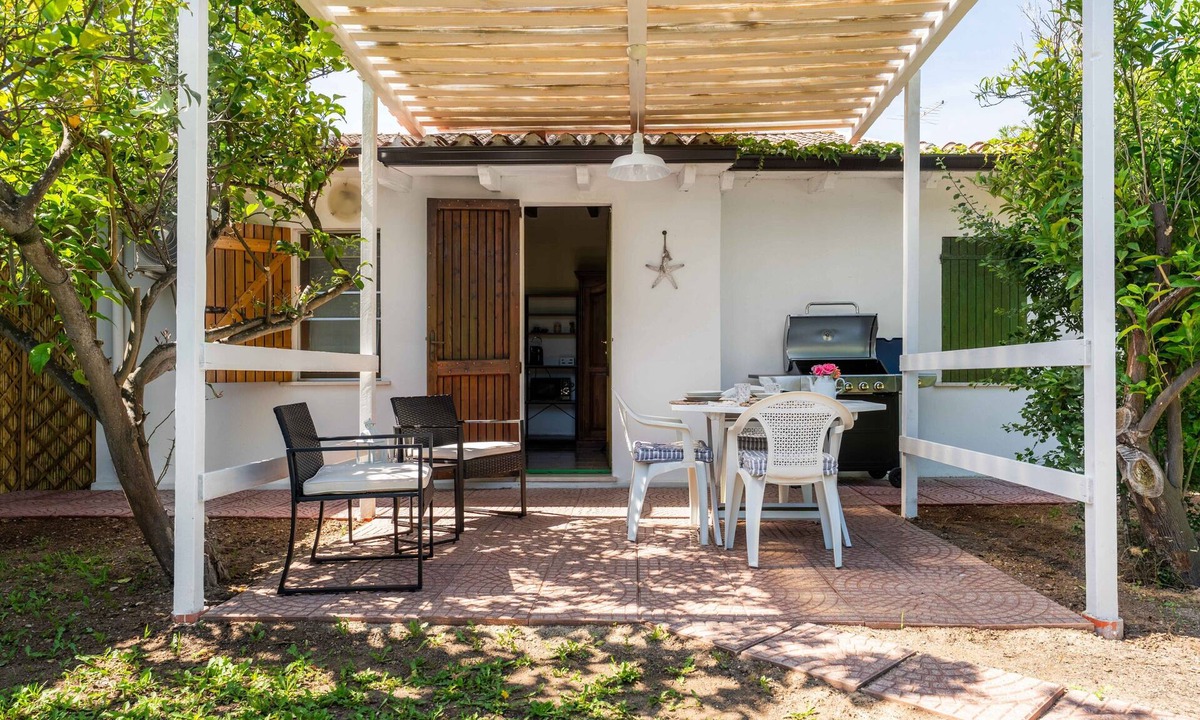 Su Forti Apartment | Room 'Melograno' with Private Garden and Air Conditioning