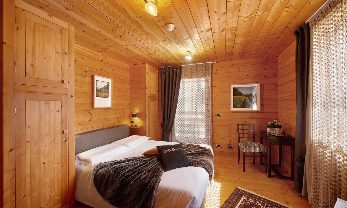 Brusson Apartment | Room 'Pet Friendly' with Mountain View, Shared Garden and Wi-Fi