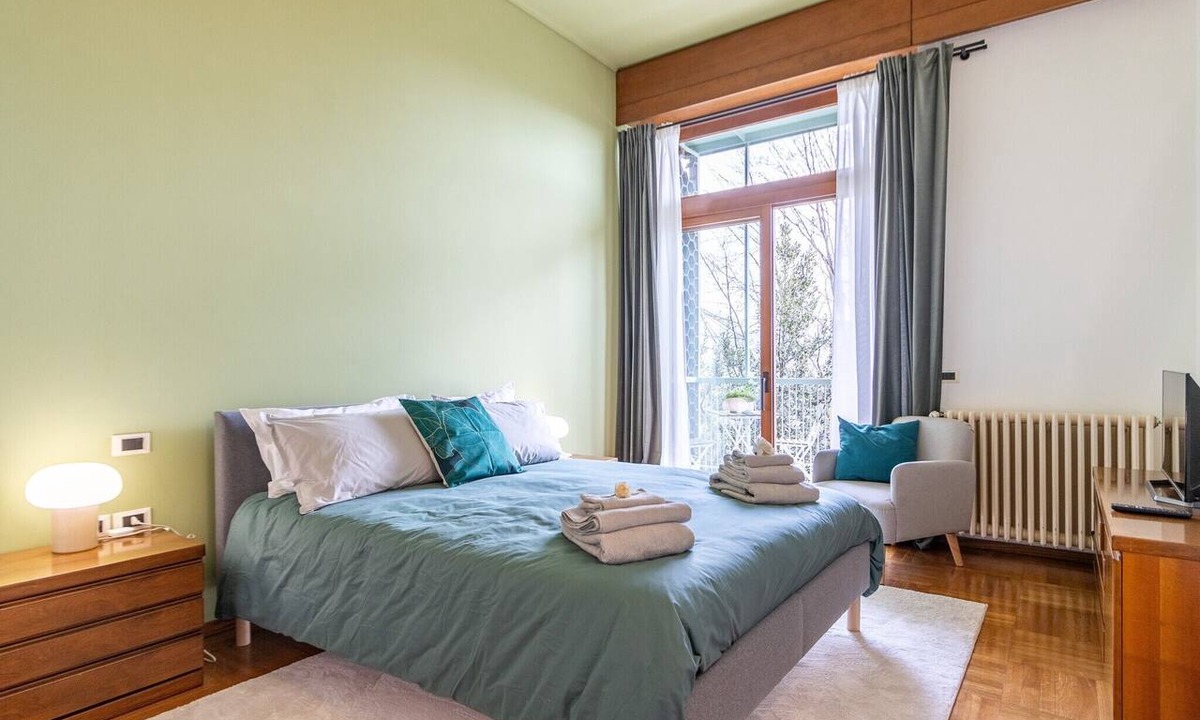 Montevecchia Apartment | 'Rosmarino' Room with Mountain View, Wi-Fi and Air Conditioning