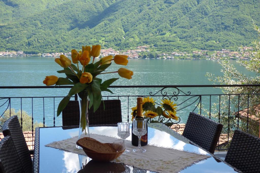 Sala Comacina Apartment | Sala Comacina Apartment Sleeps 6