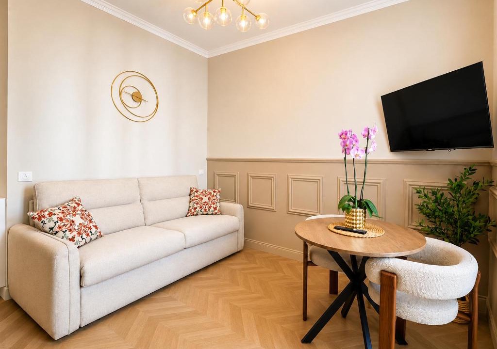 Lepante Quarter Apartment | Seabnb - Elegantia Collection - AC - Central Luxury - Walk Everywhere