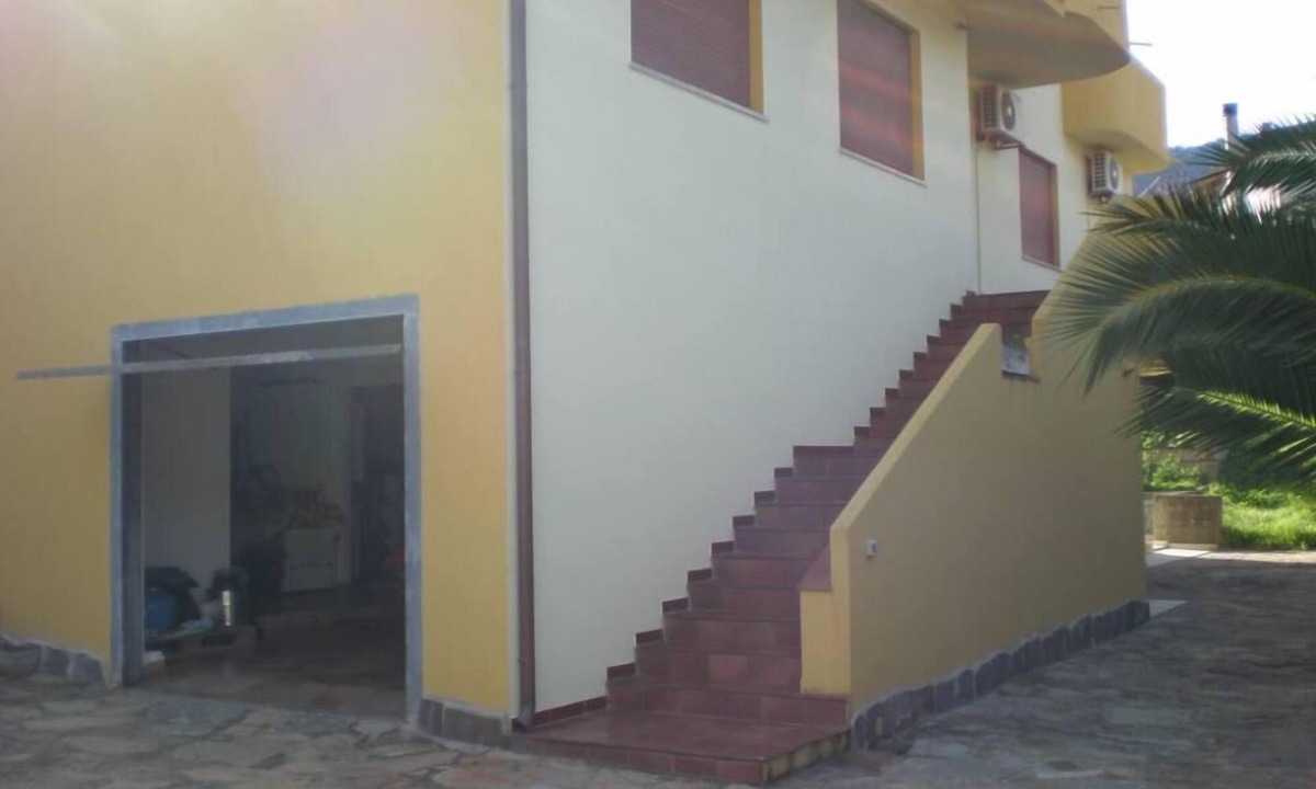 Teulada House | semi-detached villa with garden, center, quiet area, panoramic, air-conditioned