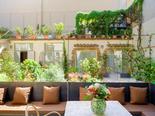 Santa Maria Novella Apartment | Sergio - Stylish Apartment with Private Patio