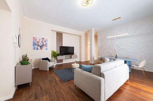 Loreto Apartment | Spacious and Modern 3 Bedroom 2 Bathroom Apartment